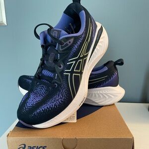 Women’s Asics Gel-Cumulus 25 size 8.5